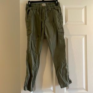 Army green cargo pants. Brand:EverEve. Lightly worn.